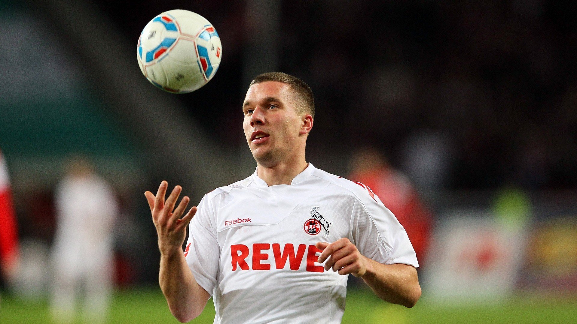 塞维利亚强势崛起，争夺西甲前列位置